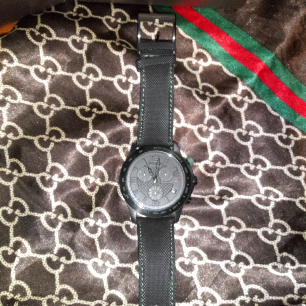 Gucci mens blk face and band - Picture 3 of 4